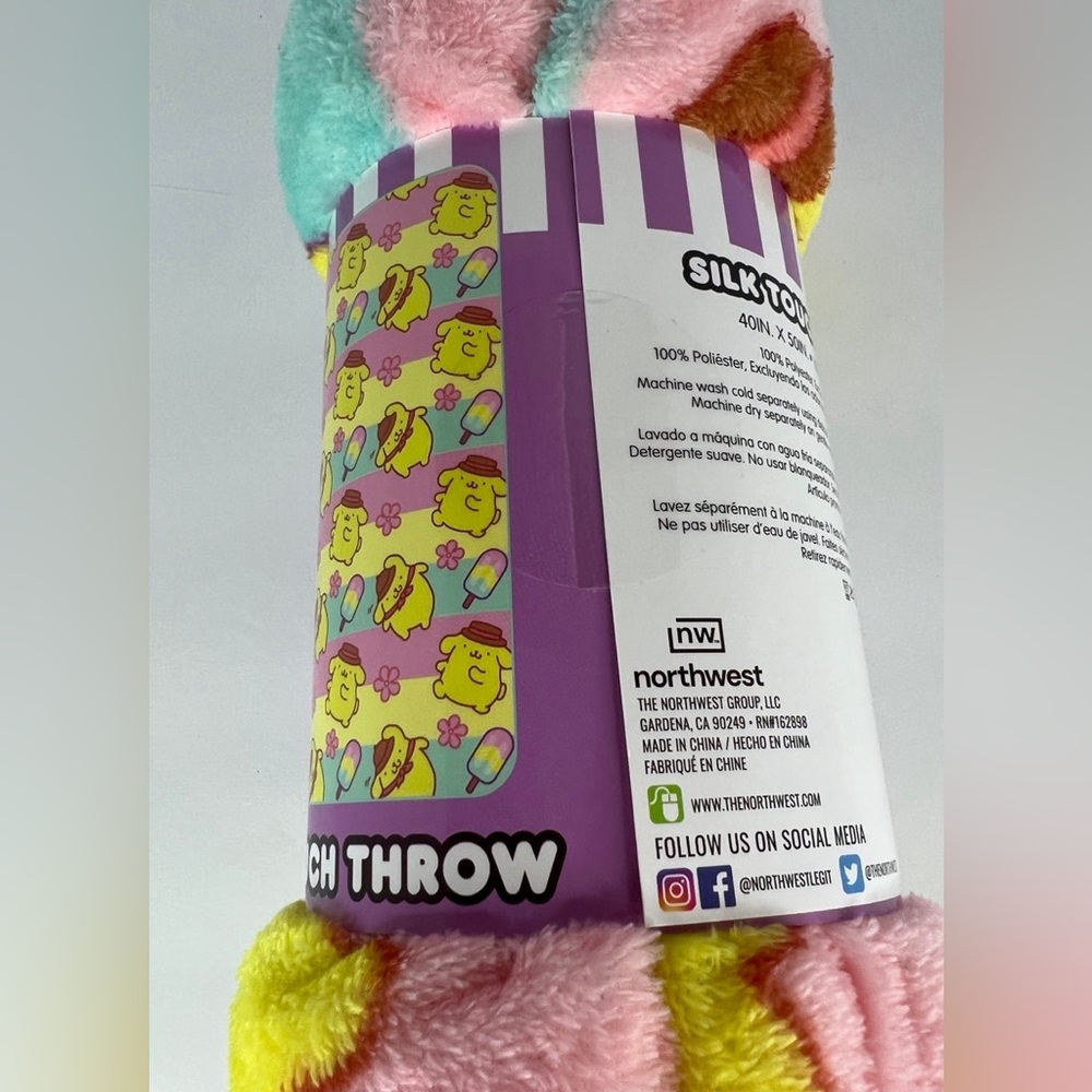 NEW Hello Kitty Pompompurin Blanket Sanrio Silk Touch Throw 40” x 50” - Picture 10 of 10